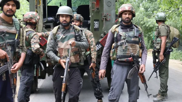Photo of PAK ने फिर तोड़ा सीजफायर, LOC पर रातभर गोलाबारी