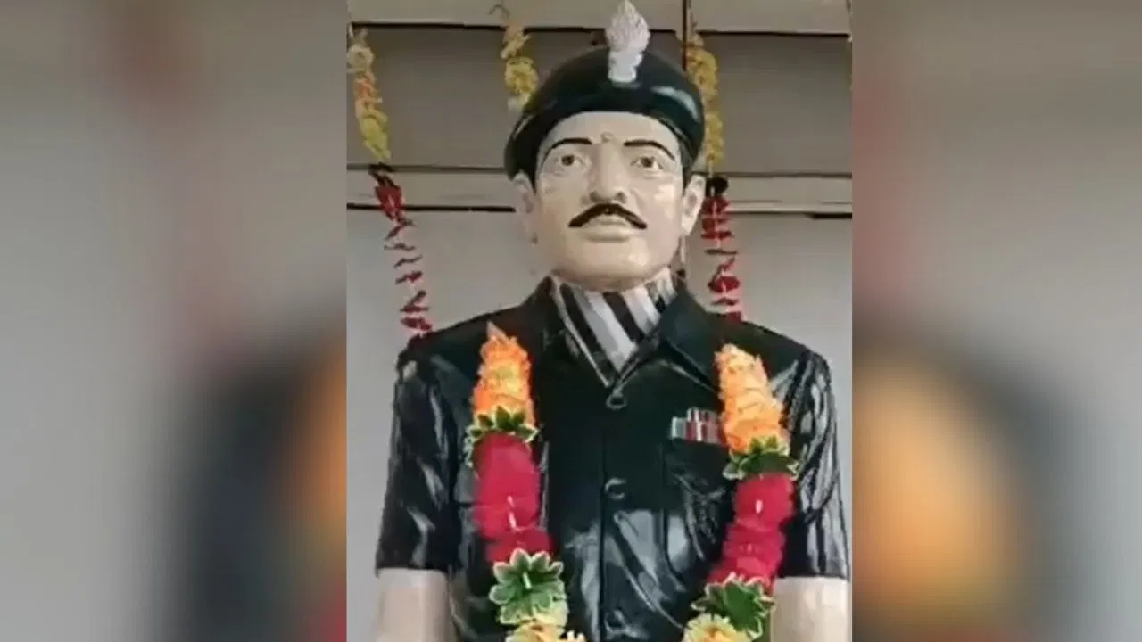 Photo of मैनपुरी में शहीद के स्मारक पर चला बुलडोजर, अखिलेश ने बीजेपी को घेरा