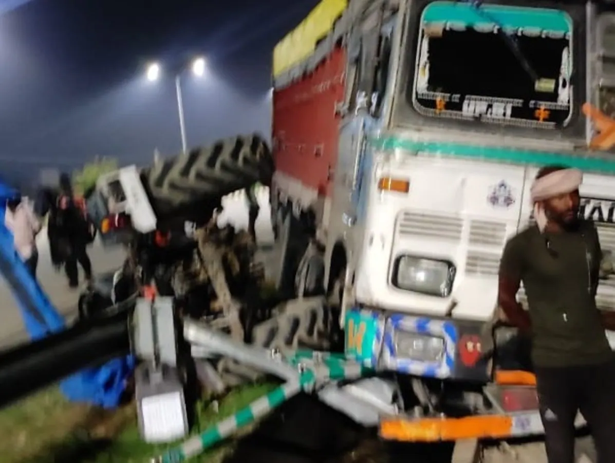 Photo of उत्तर प्रदेश के मिर्ज़ापुर में सड़क हादसे में 10 मज़दूरों की मौत