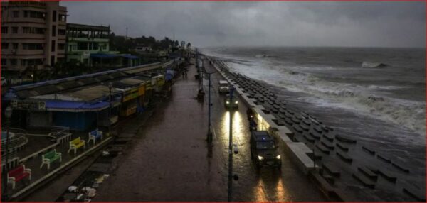 Photo of तूफान ‘दाना’ का लैंडफॉल शुरू हुआ, ओडिशा-बंगाल के साथ-साथ 7 राज्य प्रभावित होंगे