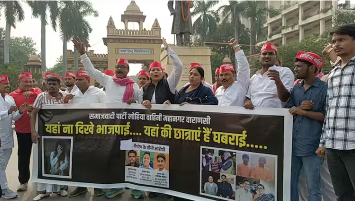 Photo of ‘यहां ना दिखे भाजपाई यहां की छात्राएं हैं घबराई’, सपा का नया पोस्टर