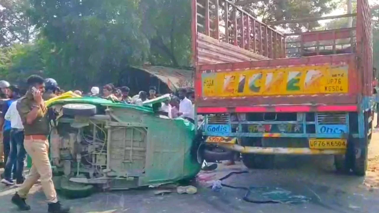 Photo of UP के हरदोई में भीषण एक्सीडेंट, 6 महिलाओं समेत 10 की मौत