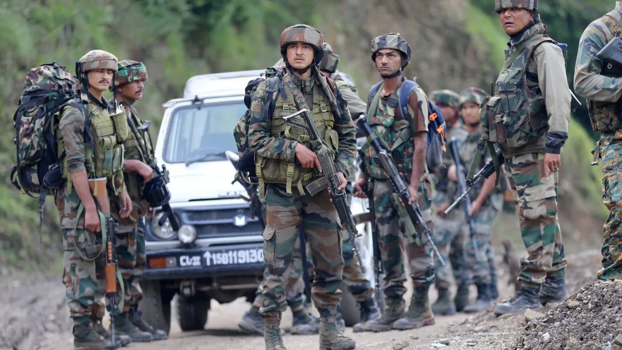 Photo of जम्मू-कश्मीर में आतंकियों ने किया हमला, बाहरी लोगों को बनाया निशाना,2 घायल