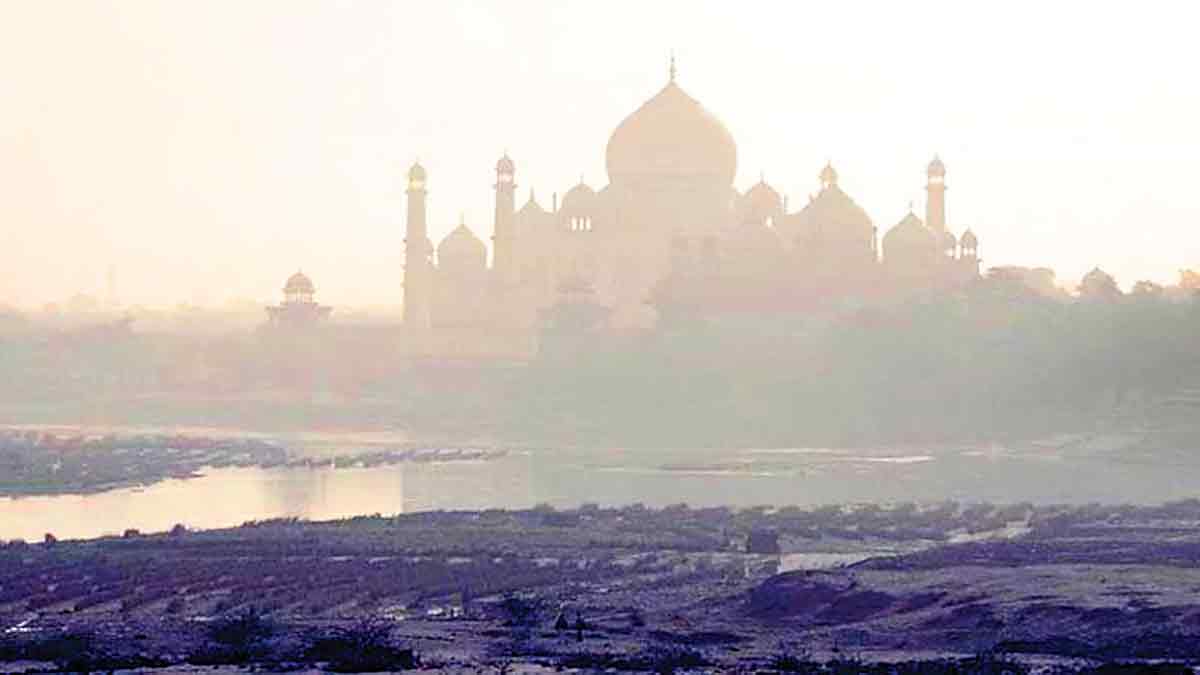 Photo of दीपावली के पटाखों से खराब हुई आगरा की हवा, बढ़ गया प्रदूषण