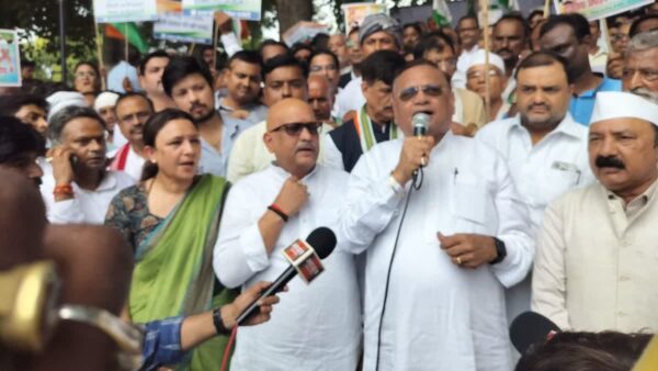 Photo of प्रभात पांडेय की मौत में किसकी भूमिका संदिग्ध ! पुलिस पहुंची UPCC दफ्तर