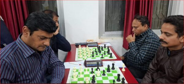 Photo of 8वीं शैल बाला मेमोरियल ओपन चेस टूर्नामेंट : पवन बाथम ने बनाई बढ़त लेकिन और दे रहे कड़ी टक्कर