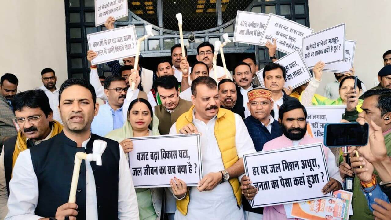 Photo of MP विधानसभा में नल और टोटी लेकर क्यों पहुंच गए कांग्रेस विधायक?