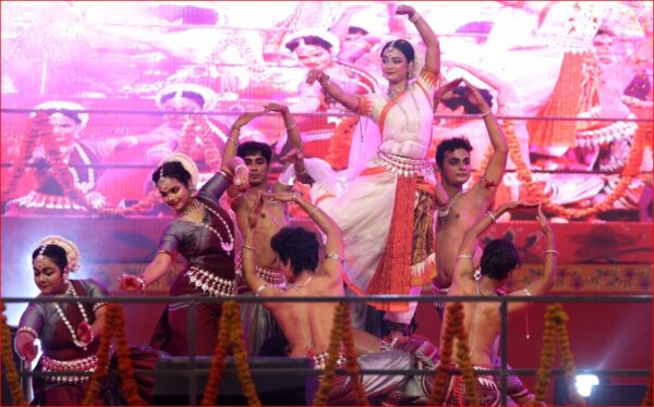 Photo of गंगा पंडाल में “संस्कृति का संगम” , शंकर महादेवन ने “चलो कुंभ चले” गीत से किया मंत्रमुग्ध