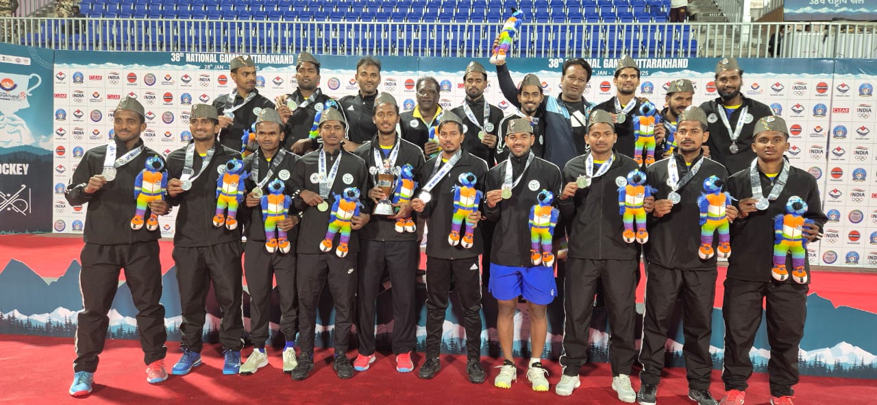 Photo of 38वें राष्ट्रीय खेल : उत्तर प्रदेश की पुरुष हॉकी टीम ने जीता रजत पदक