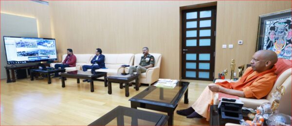 Photo of Mahakumbh : वॉर रूम में खुद बैठे CM योगी, पल पल की लेते रहे अपडेट