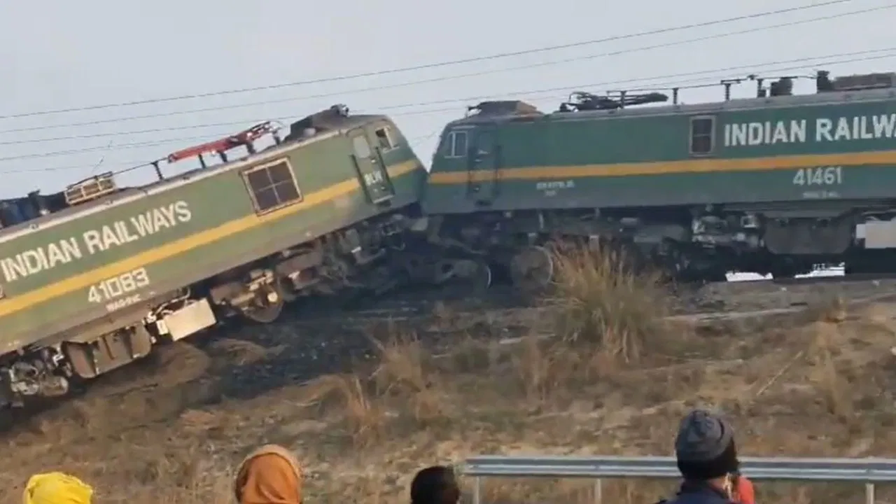 Photo of फतेहपुर में रेल हादसा, लोको पायलट समेत दो रेलवे अधिकारी घायल