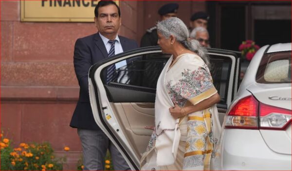 Photo of निर्मला सीतारमण ने बजट के दिन पहनी है खास गोल्डन वर्क वाली साड़ी