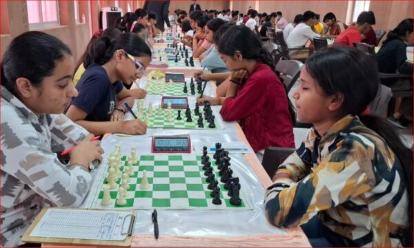 Photo of यूपी स्टेट अंडर-17 ओपेन एंड गर्ल्स चेस चैंपियनशिप 2025 : पहले चक्र के मुकाबलों में शीर्ष खिलाड़ियों का शानदार प्रदर्शन