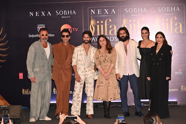 Photo of करीना कपूर ने एक्स शाहिद कपूर के साथ भरी महफिल में किया कुछ ऐसा, वीडियो हुआ वायरल