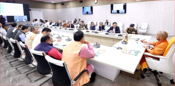 Photo of CM योगी का निर्देश-एक्सप्रेस-वे एवं हाइवे के किनारे शराब की दुकानें बिल्कुल न हो