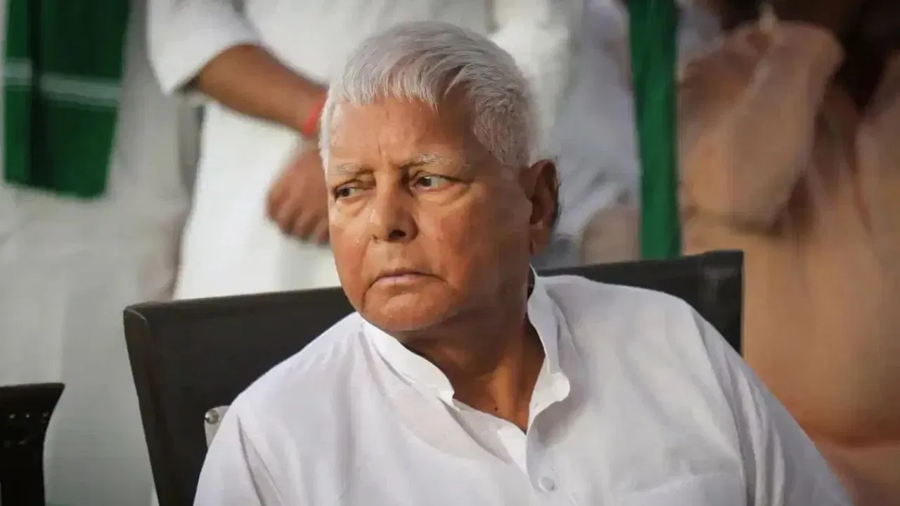 Photo of IRCTC घोटाला मामला: लालू , राबड़ी और तेजस्वी पर कोर्ट ने तय किए आरोप