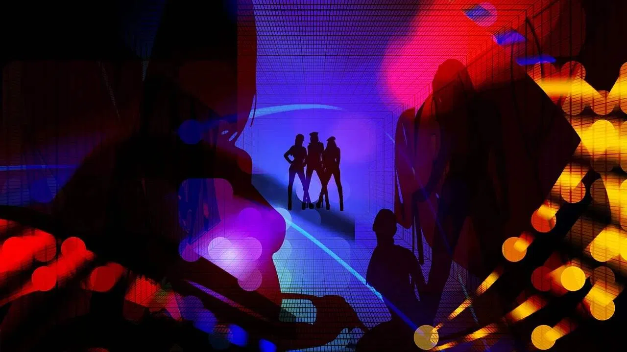 Photo of लखनऊ के समिट बिल्डिंग में थाई लड़कियों से कराया जा रहा ये काम