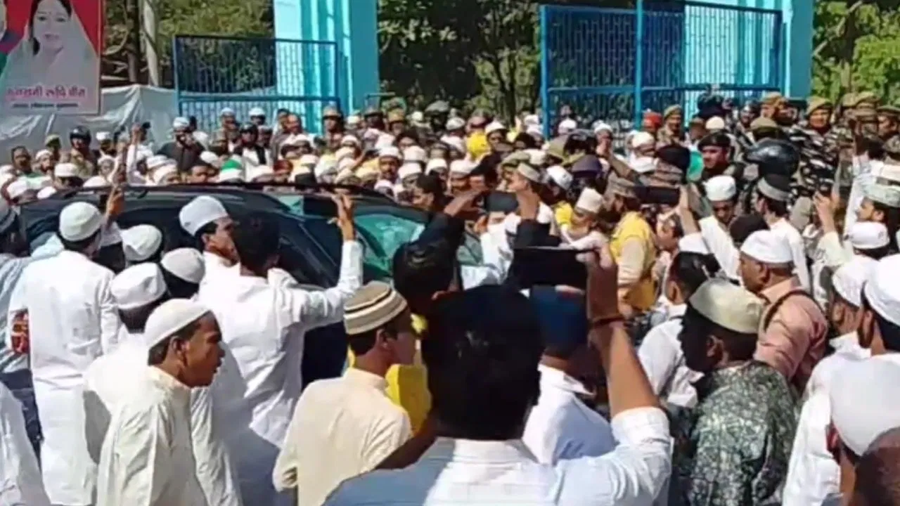 Photo of ईद के अवसर पर देशभर में उत्सव, यूपी से लेकर राजस्थान तक कुछ स्थानों पर हंगामे