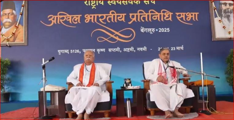 Photo of RSS के मंच पर मनमोहन सिंह के साथ-साथ जाकिर हुसैन को श्रद्धांजलि दी गई