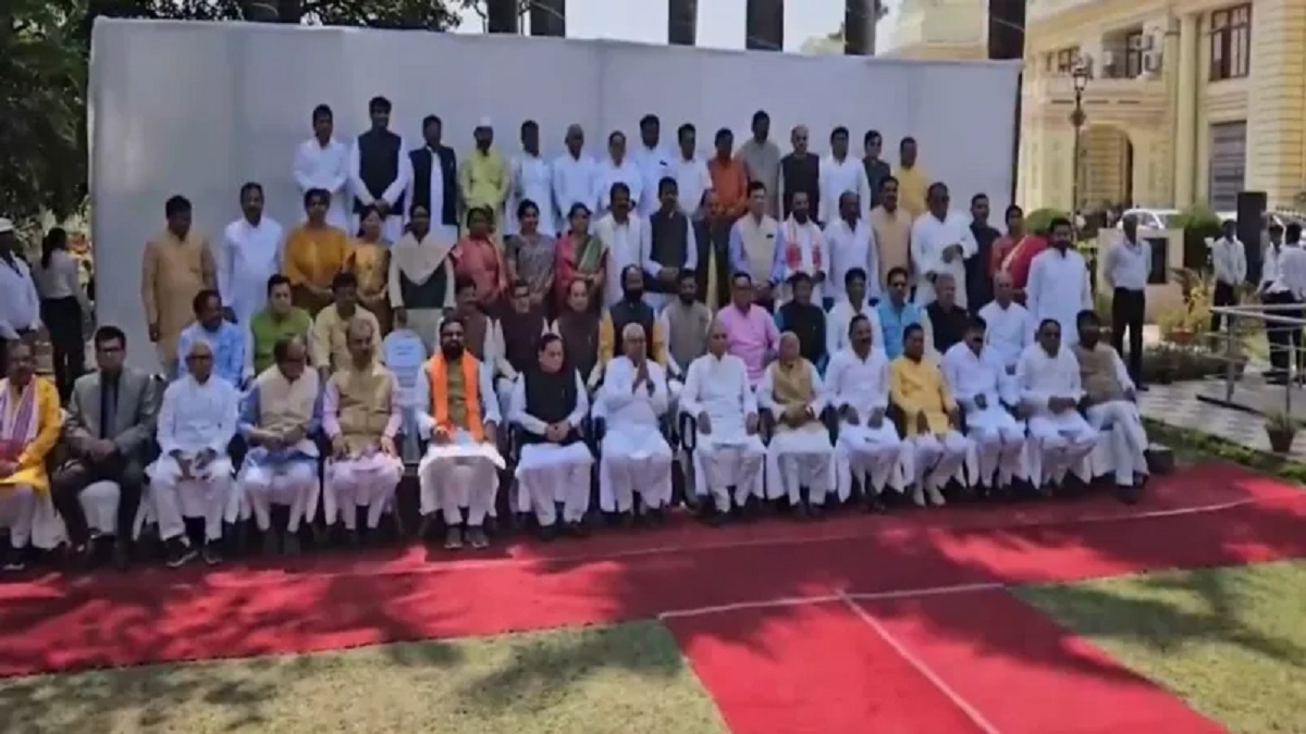 Photo of फोटो सेशन के दौरान एक बार फिर सीएम नीतीश कुमार के साथ हो गया खेल