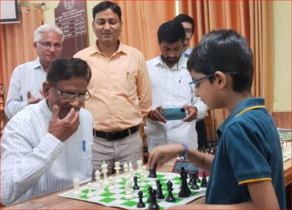 Photo of आर. के. शुक्ला स्मारक इंटर कॉलेजिएट ओपन चेस चैम्पियनशिप: दूसरे चक्र के बाद 9 खिलाड़ी संयुक्त बढ़त पर