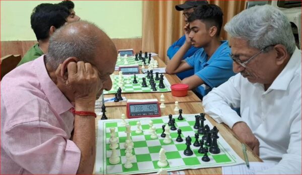 Photo of आर. के. शुक्ला चेस चैम्पियनशिप: टॉप बोर्ड पर ‘फ्राइड लिवर’ की जंग, बाज़ी रही ड्रॉ