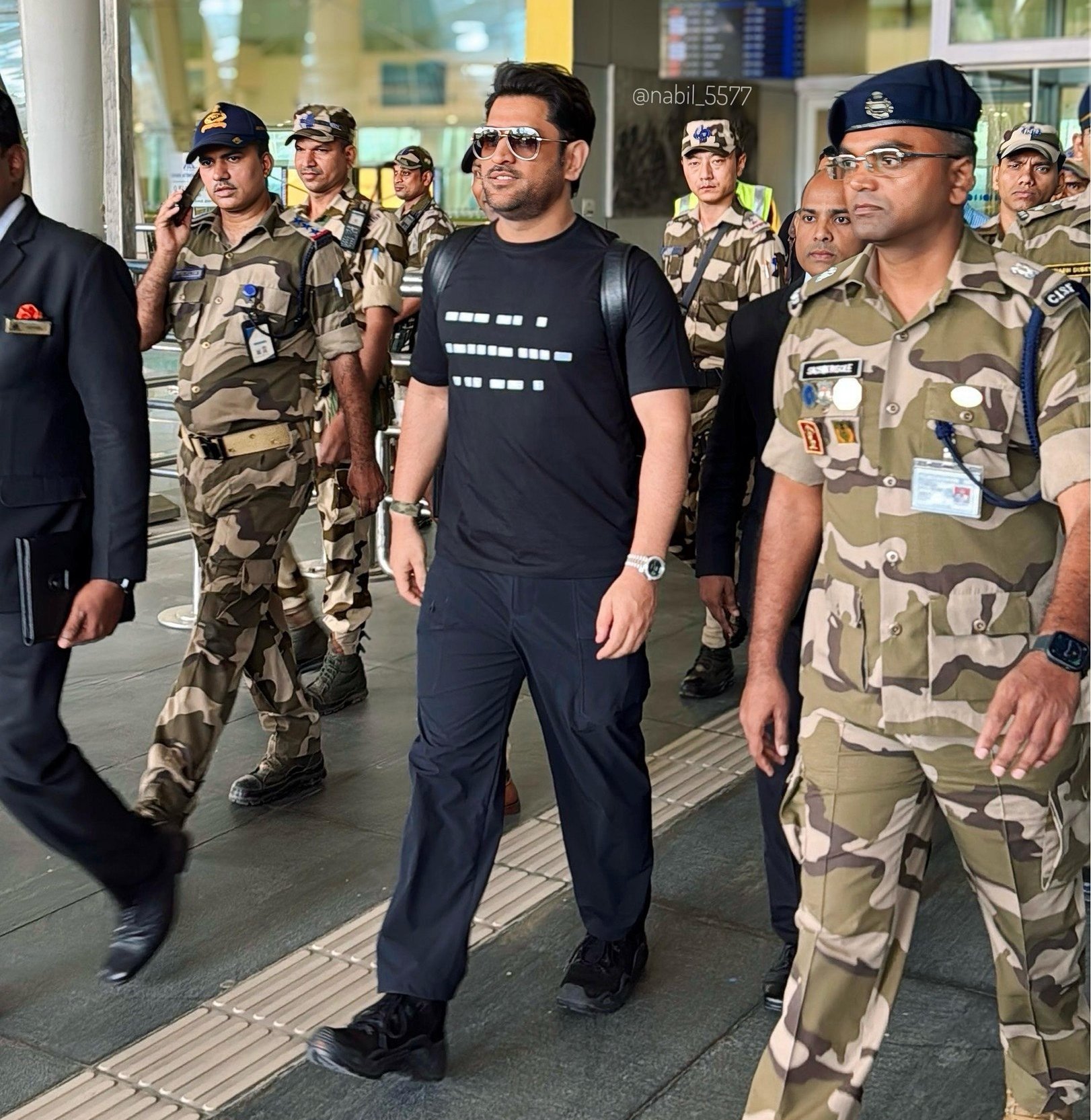 Photo of महेंद्र सिंह धोनी ने दिखाया रोमांटिक अंदाज, क्या जल्द ही करेंगे एक्टिंग डेब्यू?