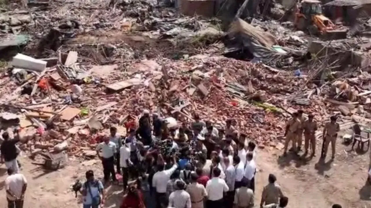 Photo of अहमदाबाद: 3000 से अधिक अवैध निर्माणों पर चला बुलडोजर