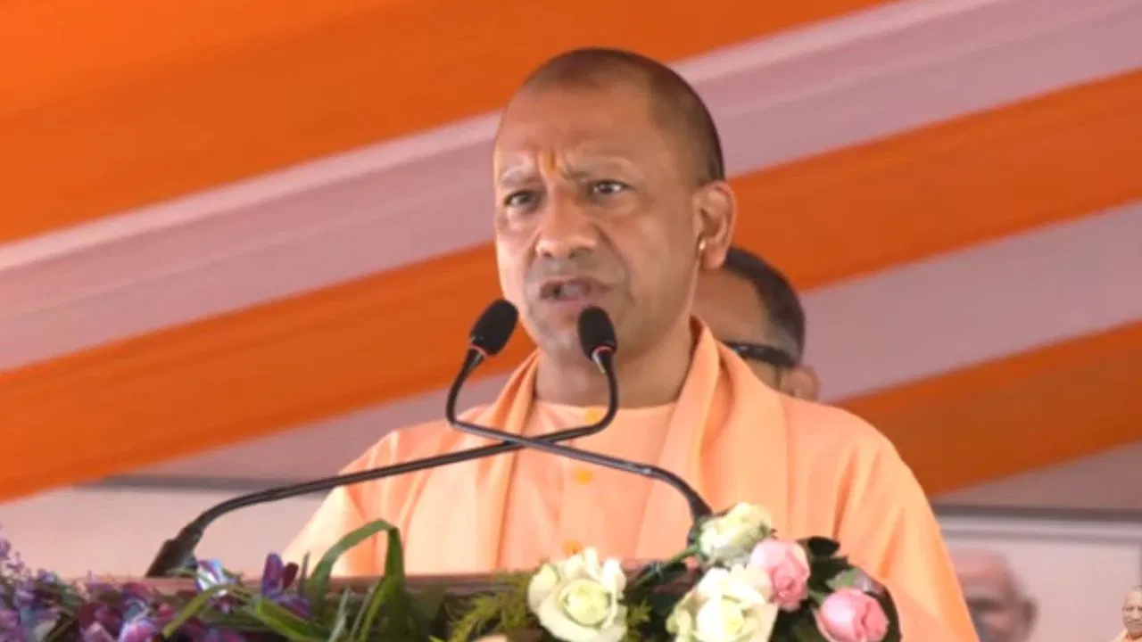 Photo of जापान दौरे पर सीएम योगी, मैग्लेव ट्रेन में करेंगे 100 किमी की परीक्षण यात्रा