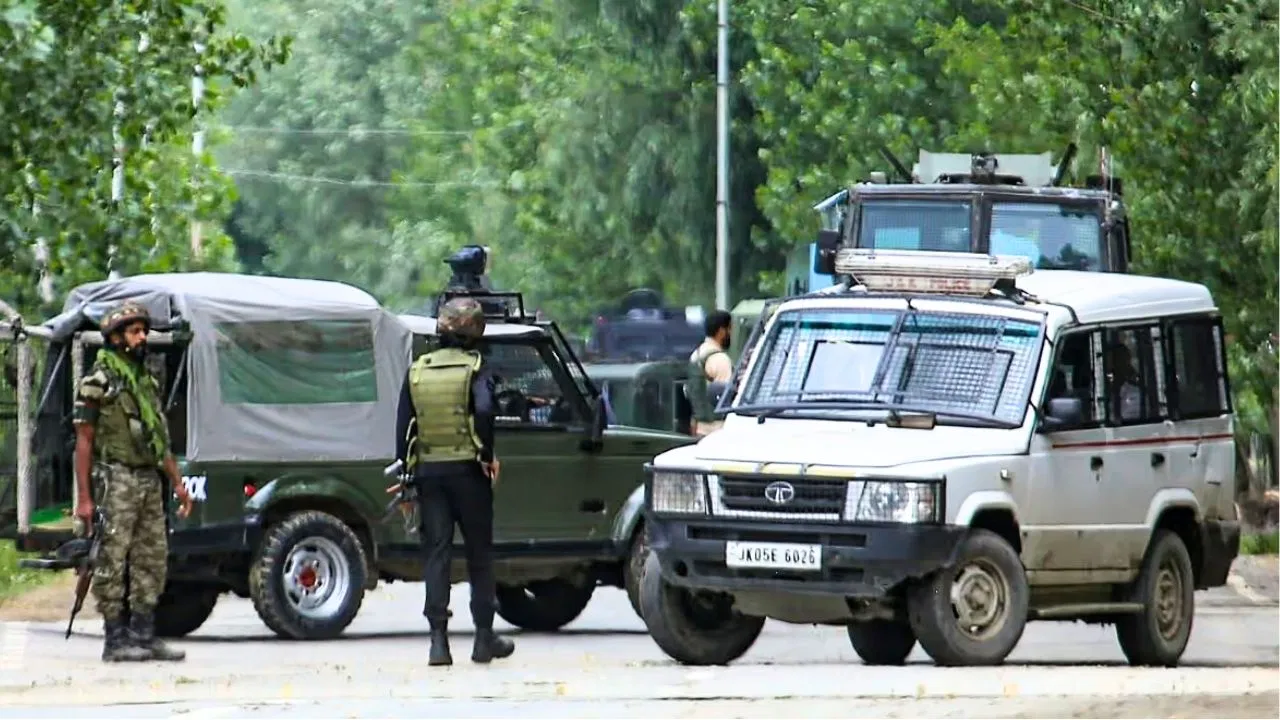 Photo of डोडा और किश्तवाड़ में आतंकियों के घरों पर छापेमारी, NIA कर रही जांच