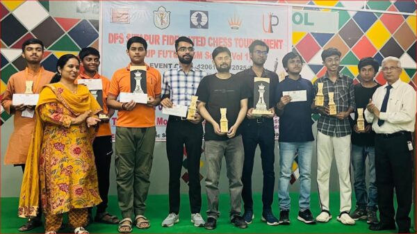 Photo of फ्यूचर ग्रैंडमास्टर शतरंज : आईएम आर्यन वार्ष्णेय बने विजेता, लिटिल फ्लावर स्कूल गोरखपुर को टीम खिताब