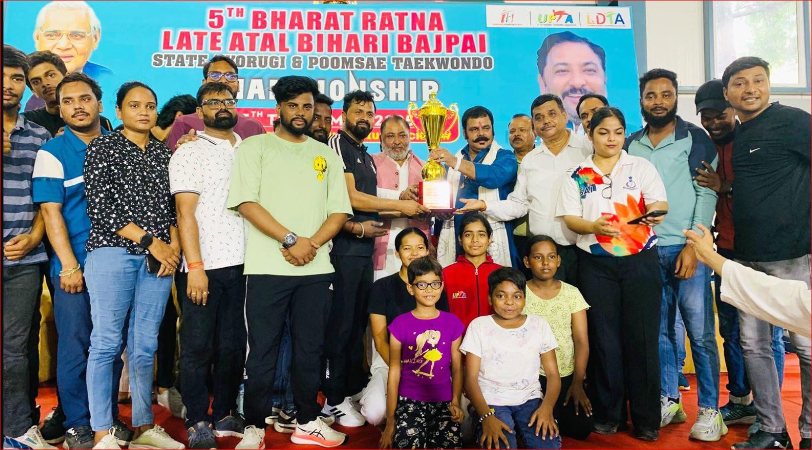 Photo of मेजबान लखनऊ ने जीती ओवरऑल चैंपियनशिप ट्रॉफी