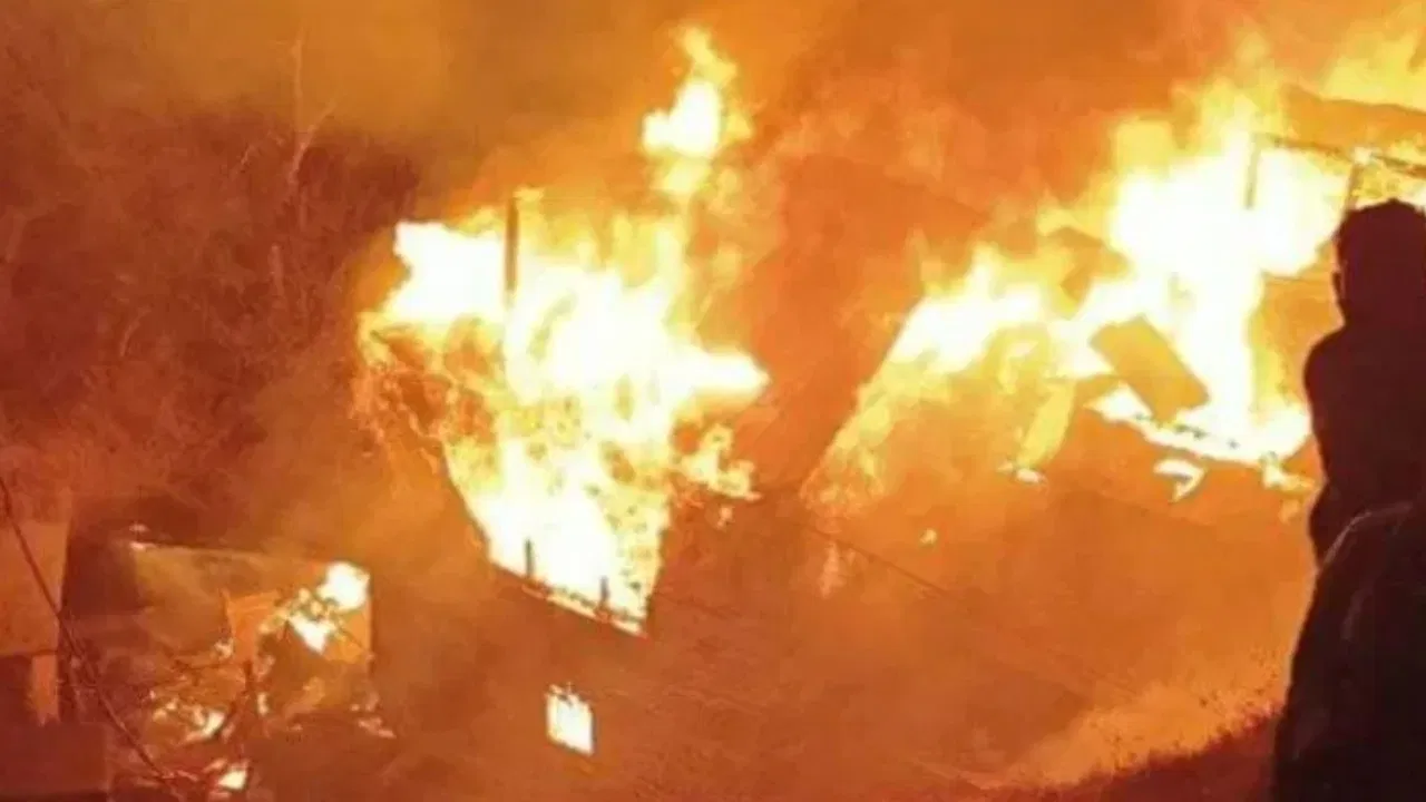 Photo of अजमेर: होटल में भीषण आग, 4 की जलकर मौत, कई लोग घायल