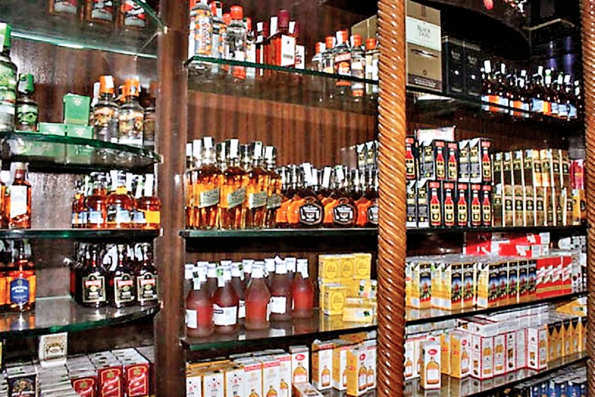 Photo of उत्तर प्रदेश में शराब नीति ने खोला खजाना, एक महीने में करोड़ो की बंपर कमाई