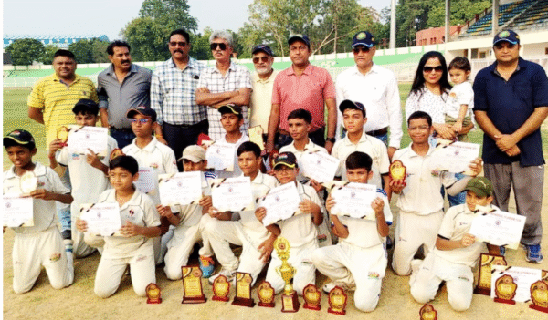 Photo of लखनऊ स्पोर्ट्स क्रिकेट क्लब ने जीता खिताब, अधर्व दुआ बने हीरो, ब्रेवर्स ने जूनियर वर्ग में मारी बाजी