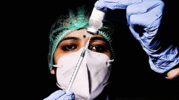 Photo of फिर डराने लगा कोरोना! मौतें बढ़ीं, केस 4000 के करीब