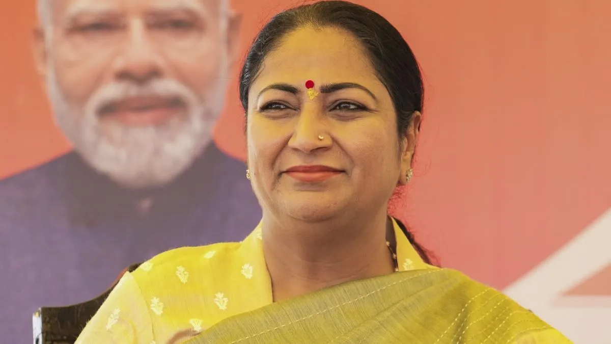 Photo of दिल्ली सरकार की नई मोबाइल फोन योजना पर बवाल, मंत्रियों को मिलेंगे 1.5 लाख रुपये तक के फोन