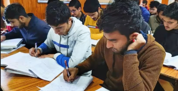 Photo of आरओ/एआरओ की परीक्षा पर यूपी एसटीएफ भी रखेगी पैनी नजर