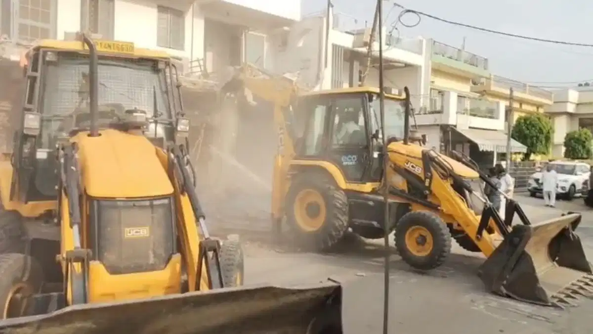 Photo of गाजियाबाद में 172 घरों पर बुलडोज़र का खतरा, जीडीए ने दिए 15 दिन में खाली करने के आदेश