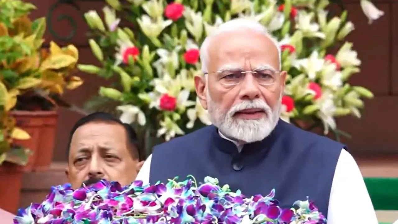 Photo of मानसून सत्र में गर्मी तेज: एक तरफ मोदी का संदेश, दूसरी तरफ विपक्ष का संग्राम