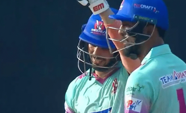 Photo of यूपी टी20 लीग में मेरठ मैवरिक्स का तूफान, देखें वीडियो-भुवनेश्वर कुमार की ऐसी धुनाई शायद ही पहले कभी हुई होगी