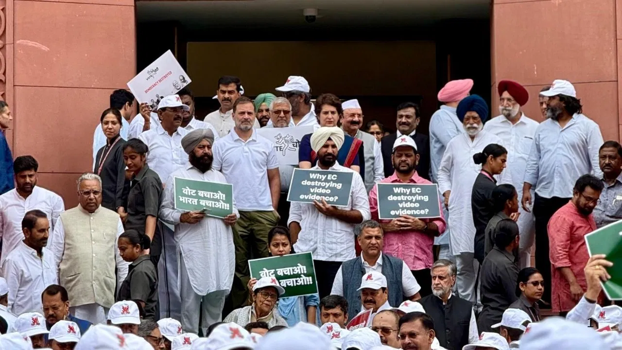Photo of वोट चोरी विवाद पर संसद से चुनाव आयोग तक मार्च, पुलिस ने विपक्ष को रोका 