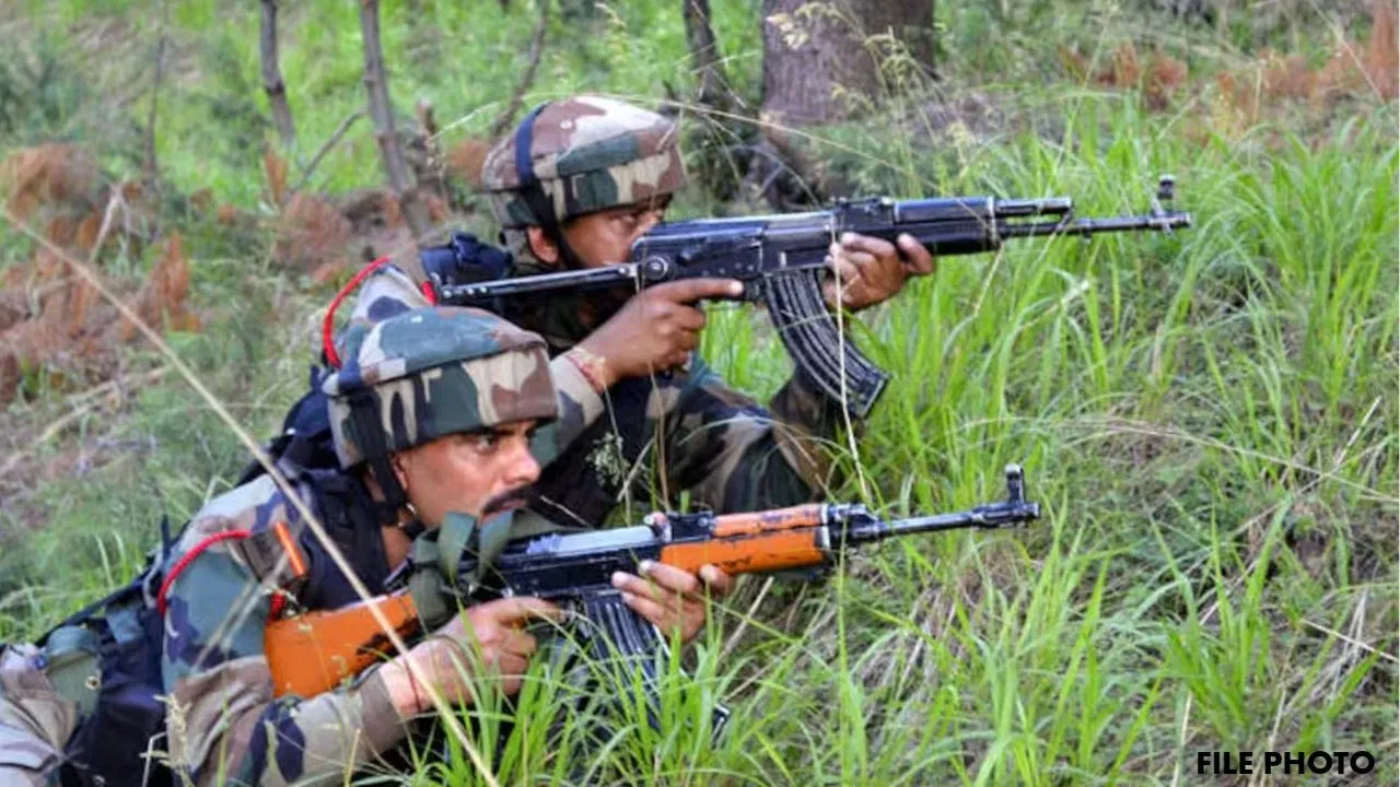 Photo of कुलगाम में 8वें दिन भी जारी मुठभेड़, 3 आतंकी ढेर, 2–3 अभी भी छिपे होने की आशंका