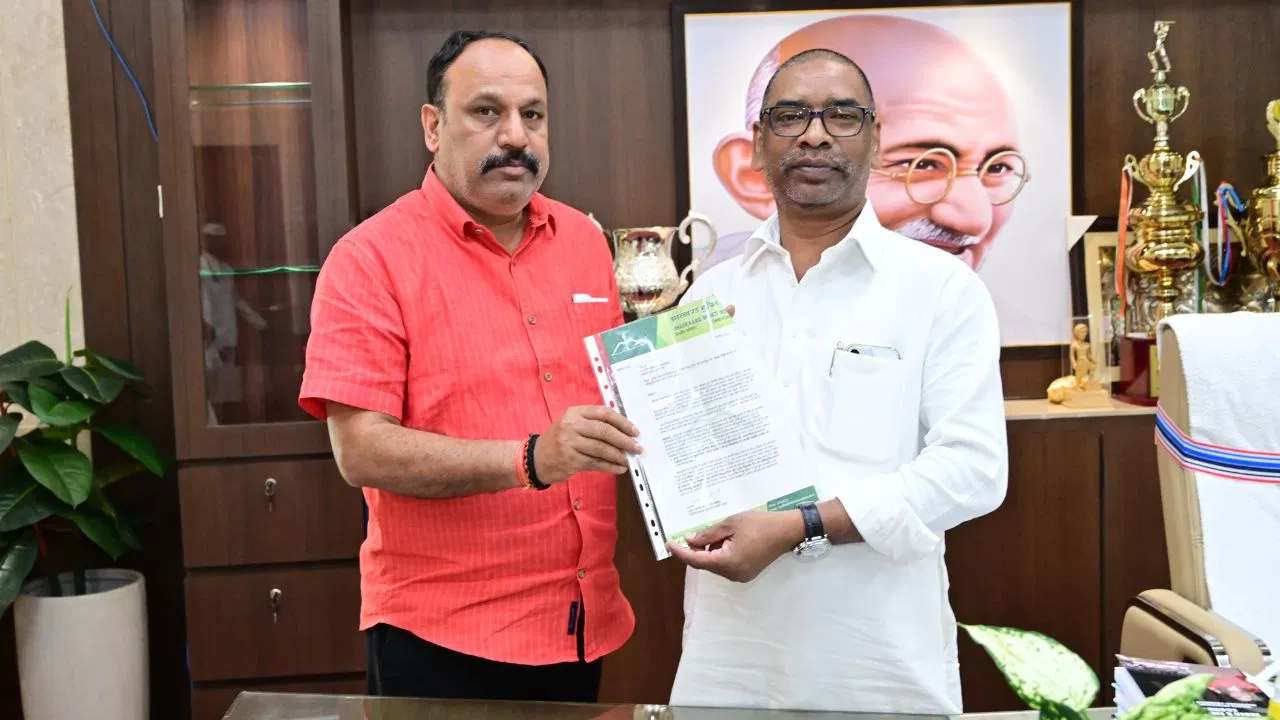 Photo of “झारखंड को मिले ‘राज्य पिता’? दिशोम गुरु शिबू सोरेन को सम्मान देने की उठी मांग”