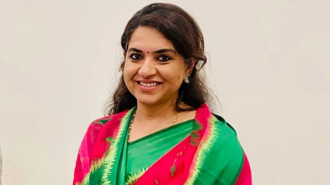 Photo of फैशन से राजनीति तक का सफर: शाइना एनसी बनीं शिवसेना की राष्ट्रीय प्रवक्ता