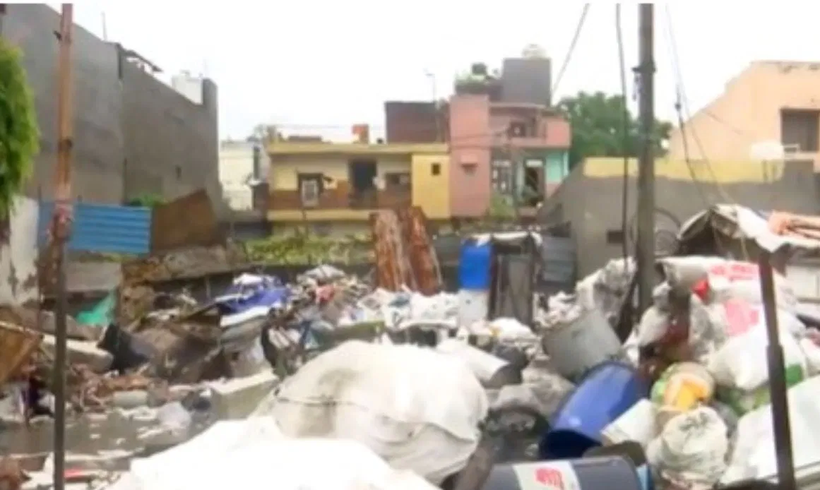 Photo of दिल्ली के जैतपुर में बड़ा हादसा: दीवार गिरने से 7 की मौत, कई घायल