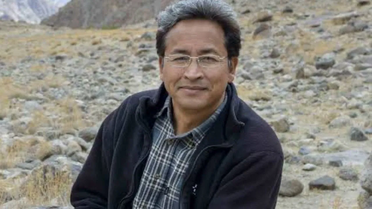 Photo of लेह हिंसा के बाद सोनम वांगचुक गिरफ्तार, FCRA लाइसेंस रद्द और कर्फ्यू जारी