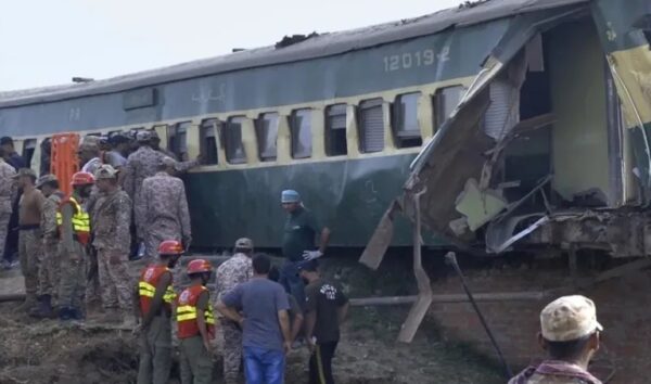 Photo of PAK में जाफर एक्सप्रेस पर फिर हमला, कई यात्री घायल, डिब्बे पटरी से उतरे