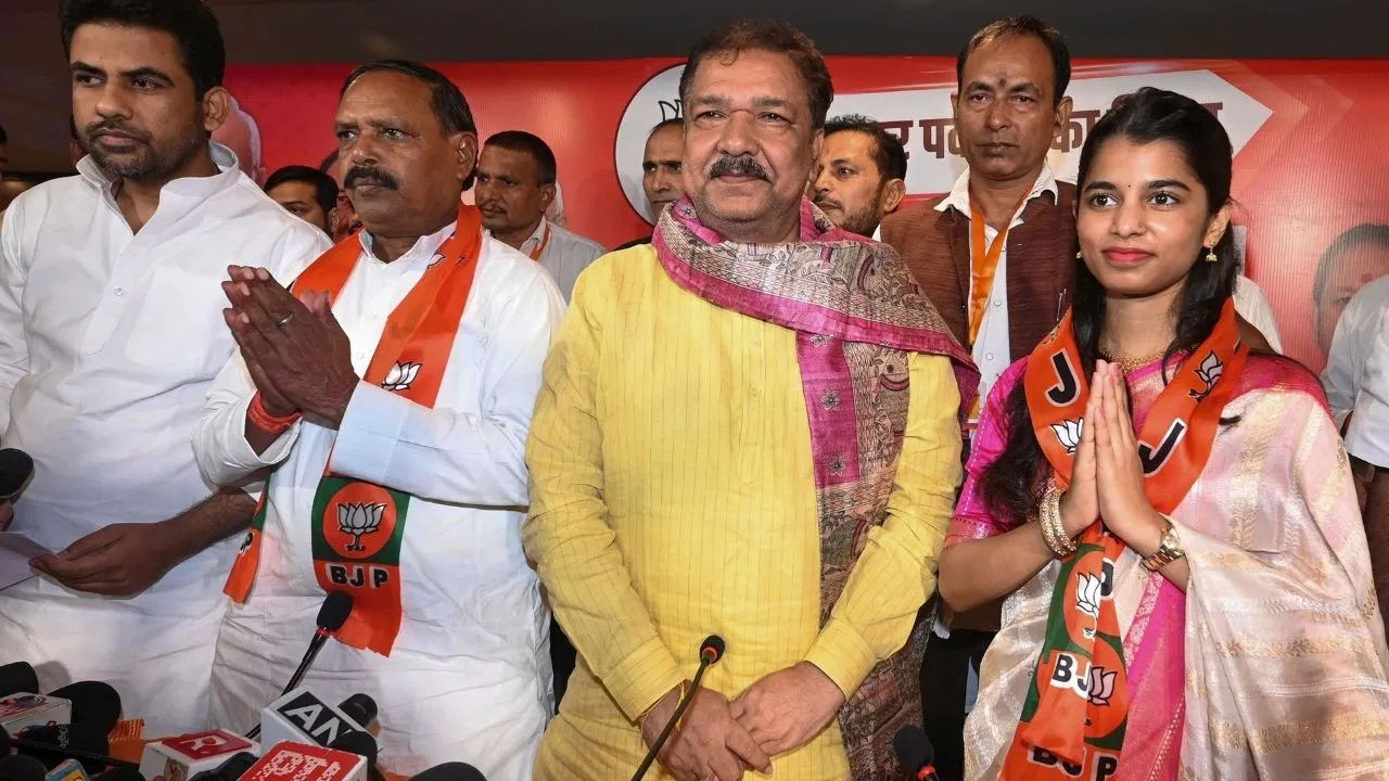 Photo of बीजेपी ने जारी की दूसरी उम्मीदवारों की लिस्ट, लोकगायिका मैथिली ठाकुर भी मैदान में