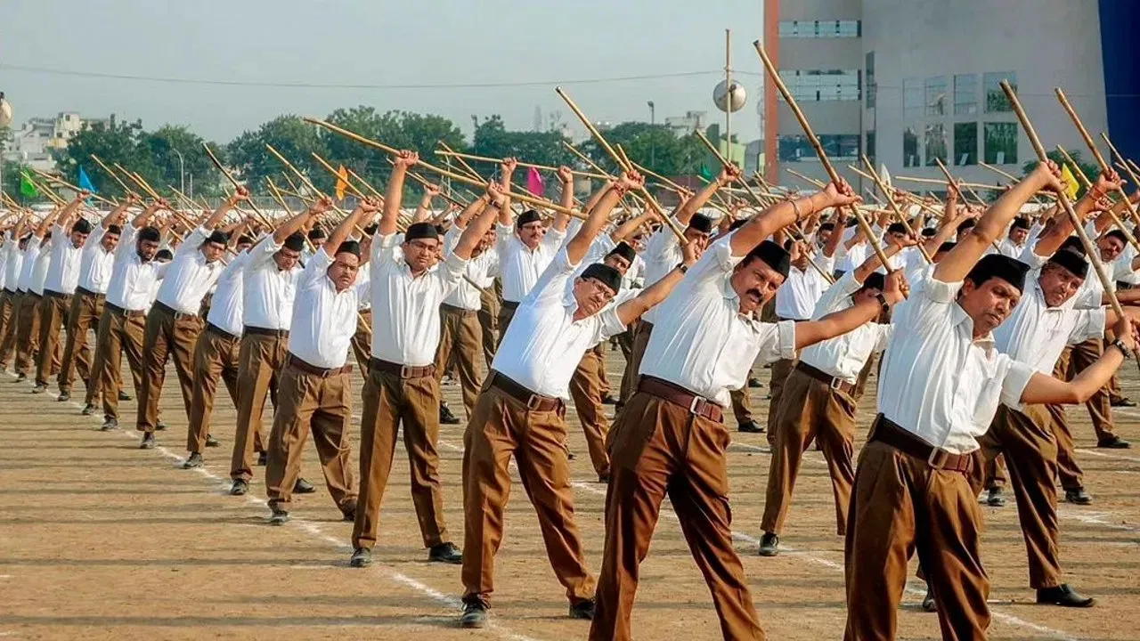 Photo of RSS कार्यक्रम में शामिल हुआ रसोइया, कर्नाटक सरकार ने नौकरी से हटाया